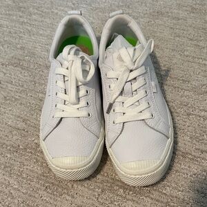 Cariuma White Women's leather Sneakers
